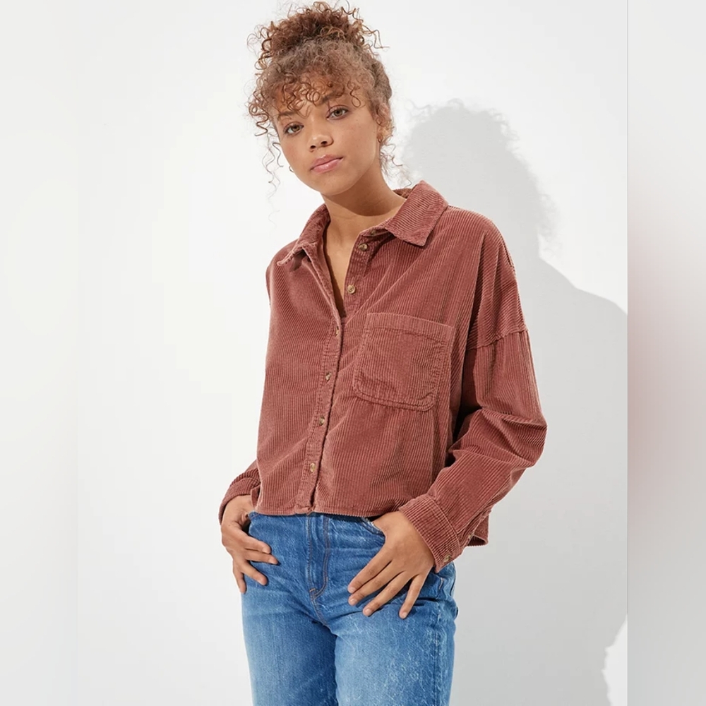 American Eagle cropped button down